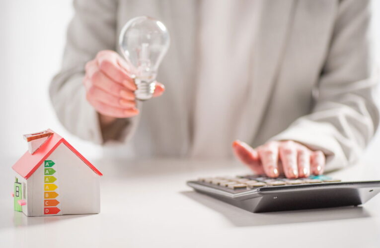 Conta de luz alta? Veja como reduzir com ações práticas